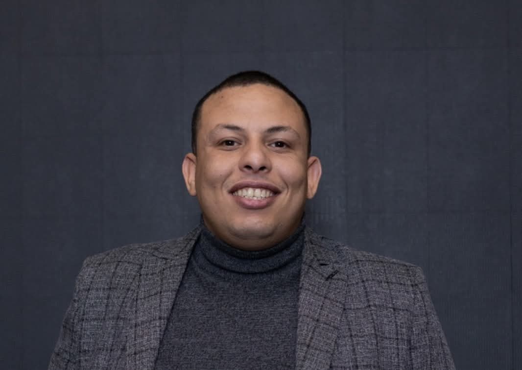 مؤمن أشرف يحذر: تصاعد هجمات الاختراق الرقمي مع تطور الذكاء الاصطناعي ويدعو لاستراتيجيات حماية متقدمة