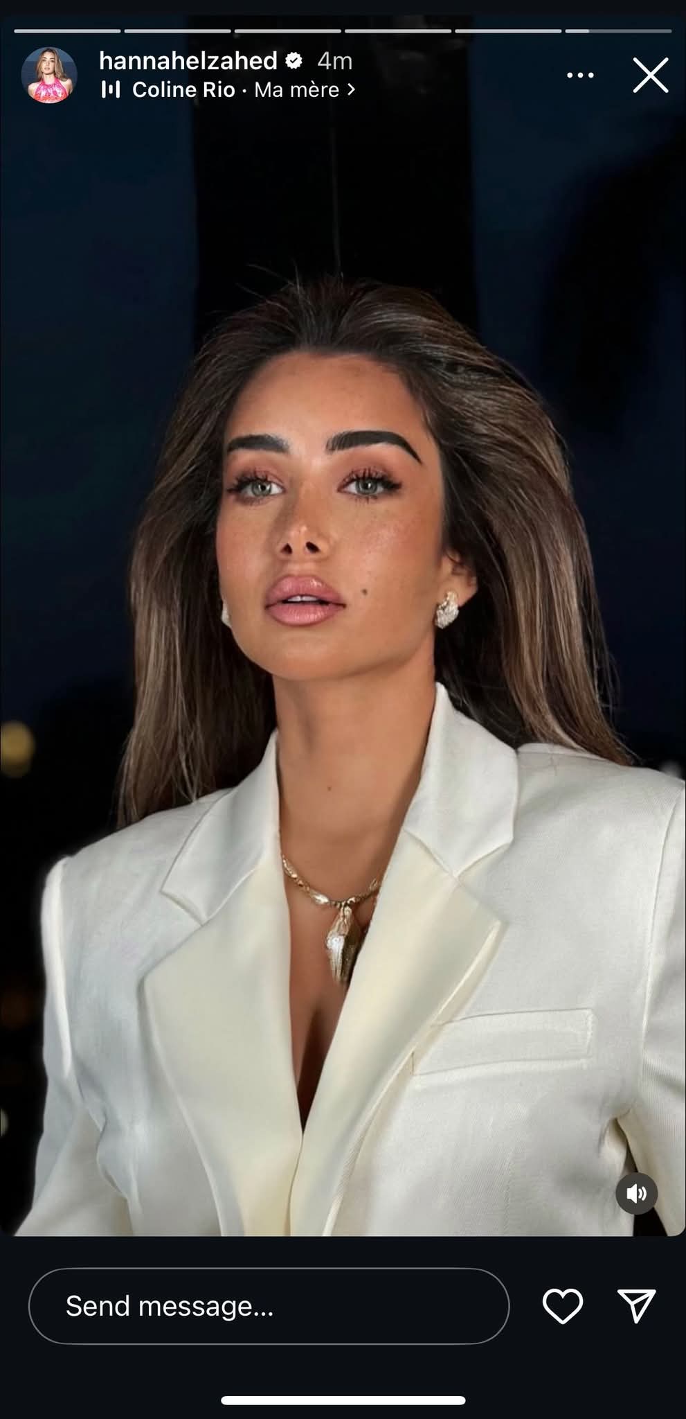 بإطلالة كلاسيك ٠٠ هنا الزاهد تستعرض أناقتها