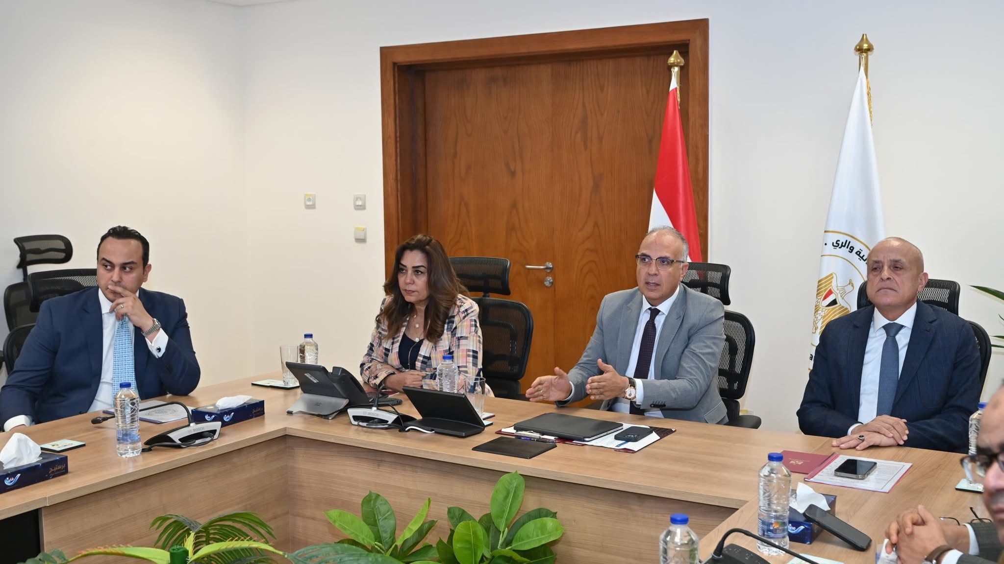 الري والتنمية المحلية يبحثان مع محافظ الأقصر ورئيس الرعاية الصحية موقف الأعمال المقترح تنفيذها ببعض المحافظات