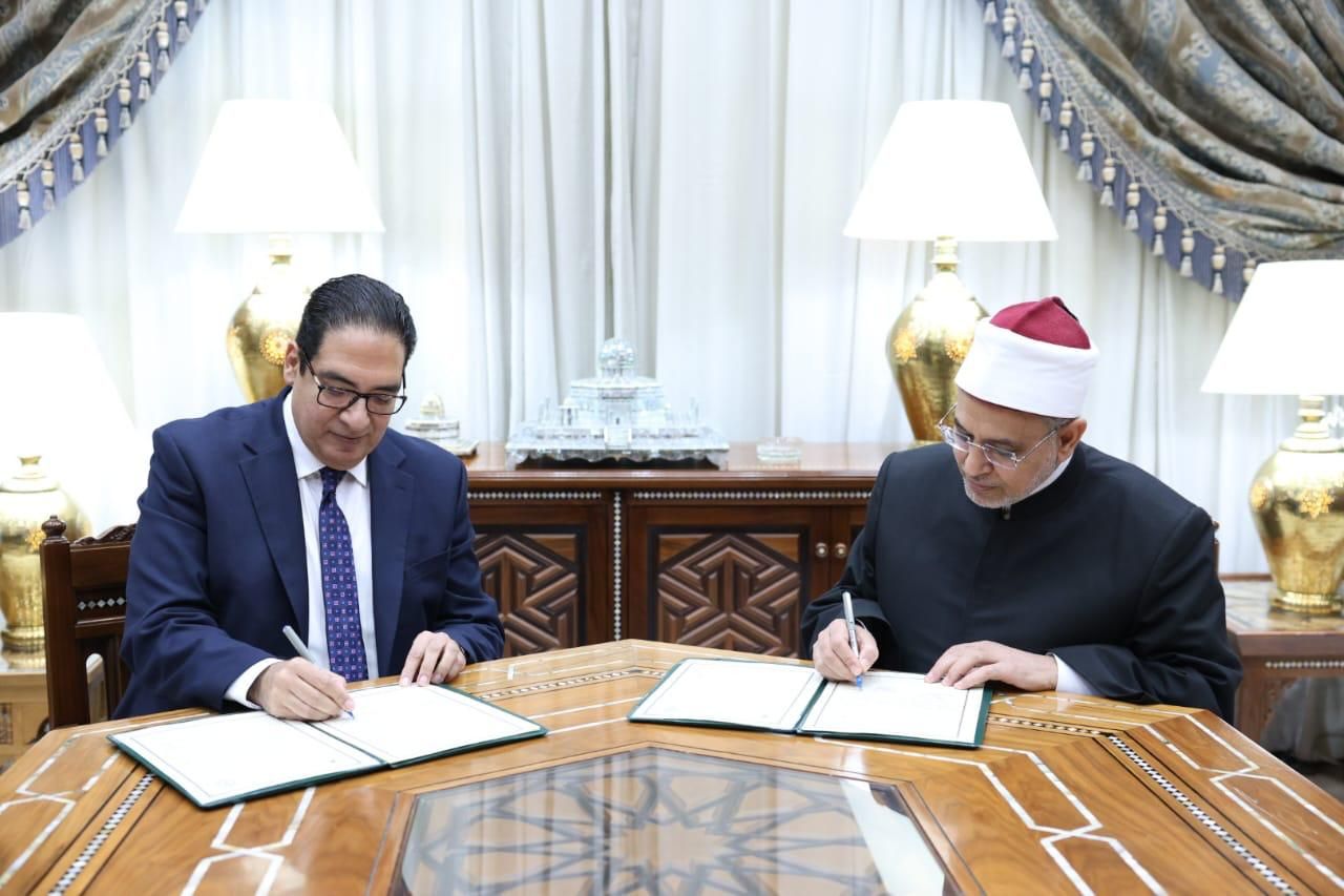 شيخ الأزهر يستقبلُ رئيس جامعة القاهرة لبحث سُبُل تعزيز التعاون العلمي والثقافي