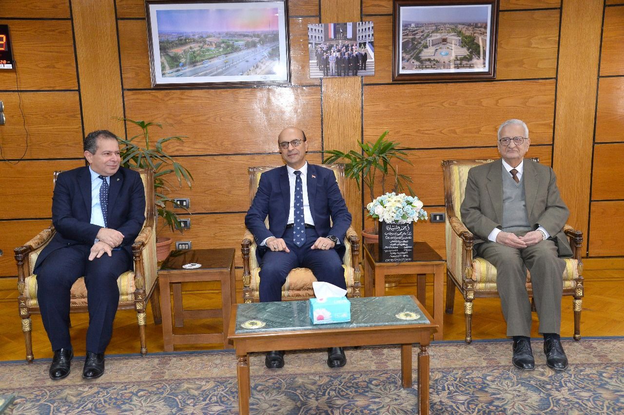 المنشاوى يلتقى عميد كلية الدراسات الاقتصادية والعلوم السياسية بجامعة الإسكندرية