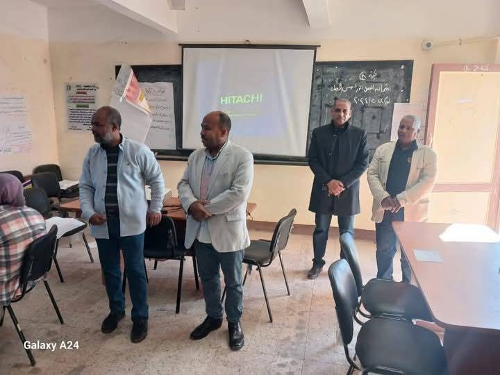 مدير تعليم دراو يتابع البرامج التدريبية للمعلمين الجدد