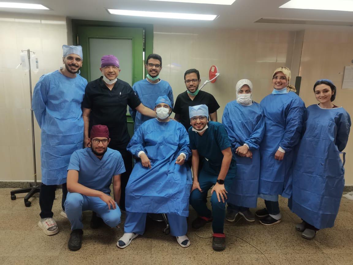 نجاح جراحة دقيقة لإستئصال ورم سرطاني بالجفن وإعادة ترميمه بوحدة تجميل العيون بمستشفى سوهاج الجامعي