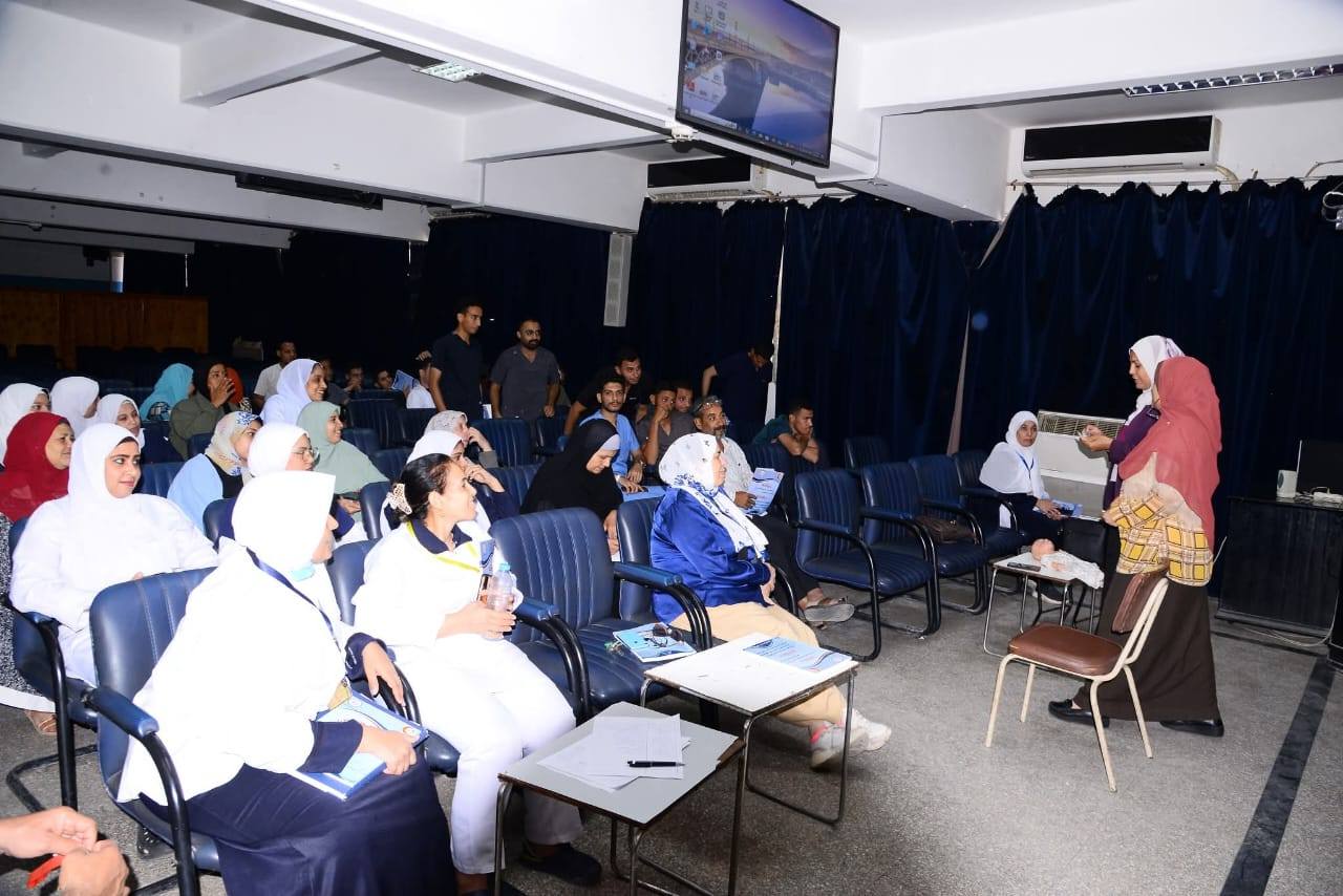 أساسيات الإسعافات الأولية في ندوة تثقيفية بمستشفيات بجامعة أسيوط 