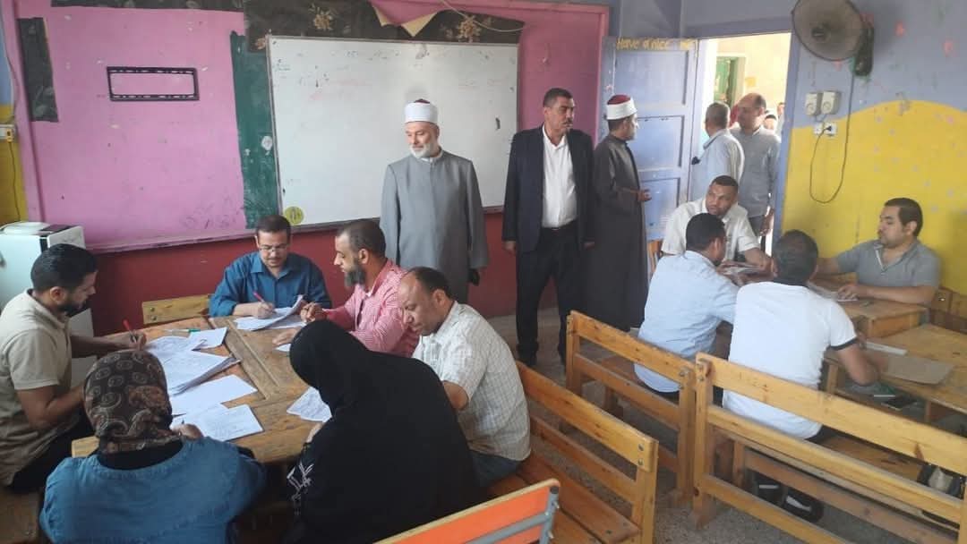 رئيس منطقة سوهاج الأزهرية يتفقد أعمال تصحيح الدور الثاني للشهادتين الابتدائية والإعدادية 
