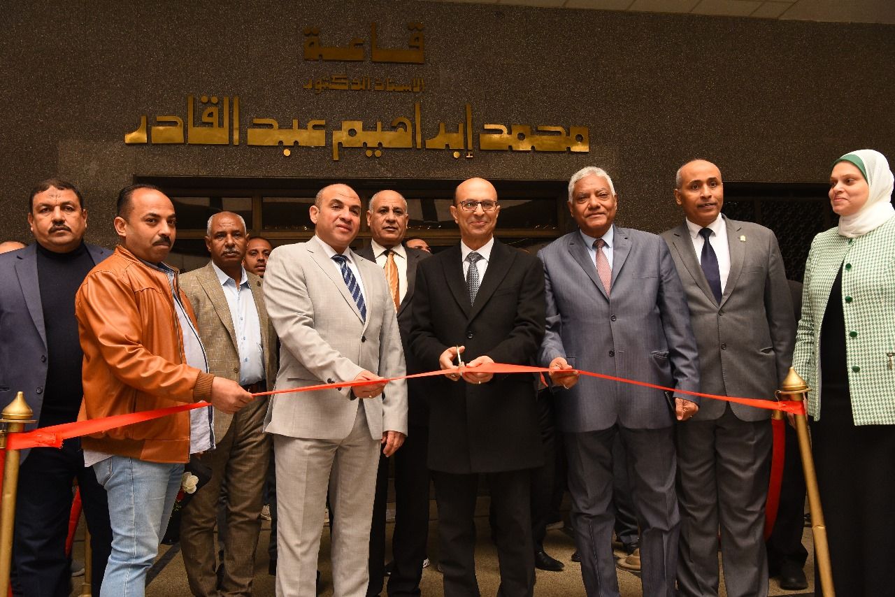 المنشاوي يفتتح معرض كلية الزراعة جامعة أسيوط للمنتجات الغذائية 