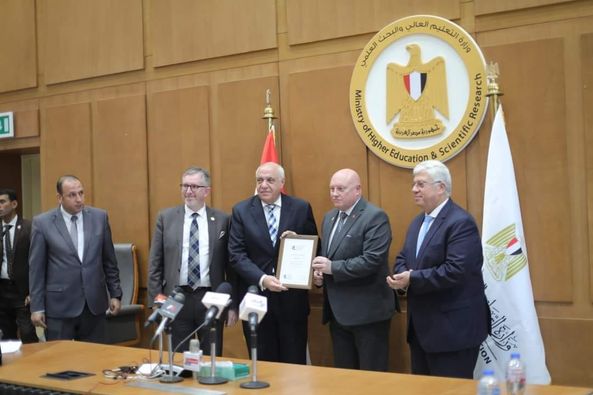 وزير التعليم العالي يشهد الإحتفال بإعتماد خمس جامعات في مجال طب الأسنان 