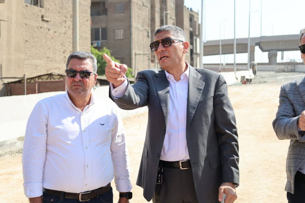 محافظ الجيزة يعاين الحالة العامة للطرق والمحاور المرورية والمسارات المؤدية للمتحف المصري الكبير ومحيط فنادق الإقامة للضيوف 