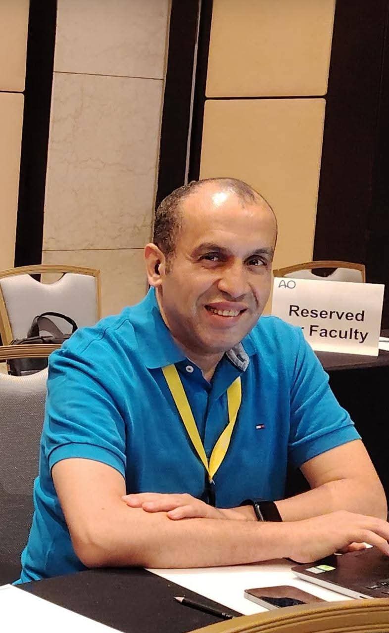 فريق طبي بوحدة الجراحات الميكروسكوبية بجامعة أسيوط ينجح في إنقاذ يد طفل بعد بتر شبه كامل نتيجة حادث مؤلم بمفرمة لحم