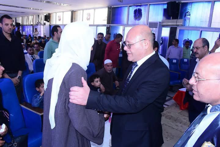 في لفته إنسانية ... جامعة سوهاج تمنح درجة الدكتوراة ودرعاً ومكافاة ماليه لباحث بعد وفاته