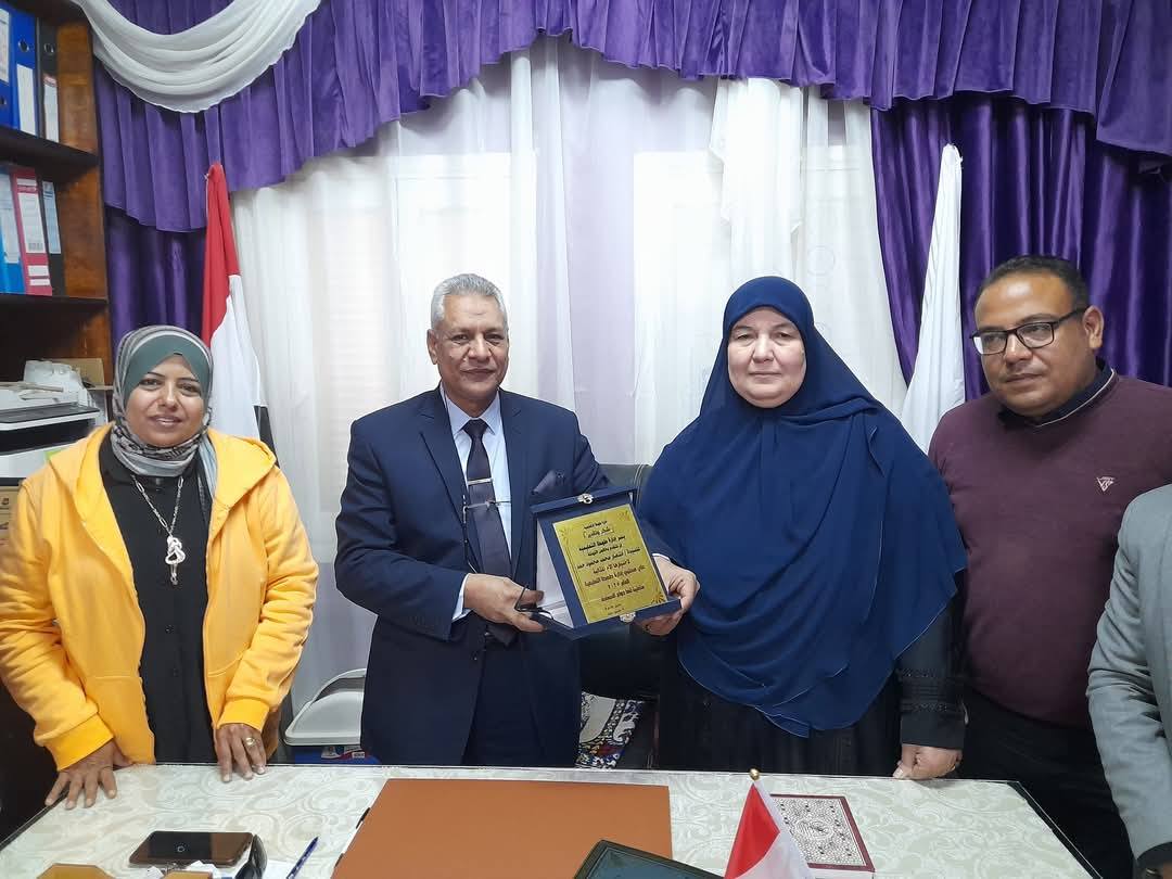 مدير تعليم طهطا : يكرم الأم المثالية على مستوى الادارة    