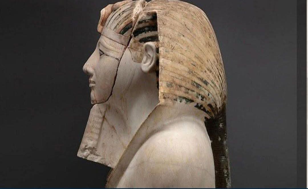 هولندا تعيد إلى مصر رأس أثرية نادرة عمرها نحو 3500 عام على هامش افتتاح المتحف الكبير