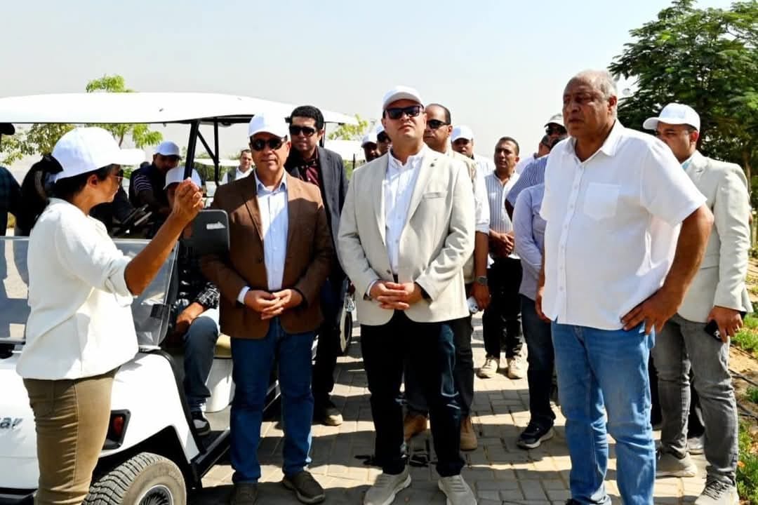 وزير الإسكان يتفقد مكونات مشروع حدائق 