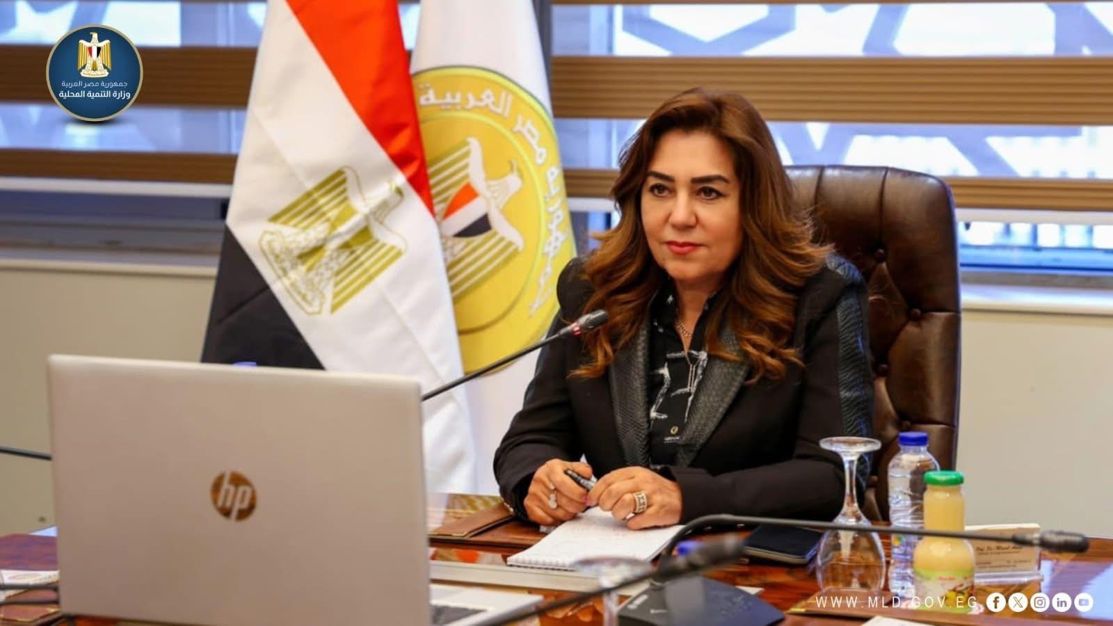 وزيرة التنمية المحلية تواجه التحديات مع خريجي برنامج إعداد القيادات بمركز سقارة