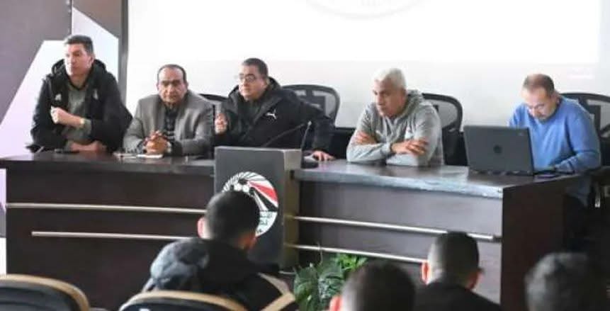 أوسكار رويز يستدعي حكام قمة الأهلي والزمالك لاجتماع طارئ