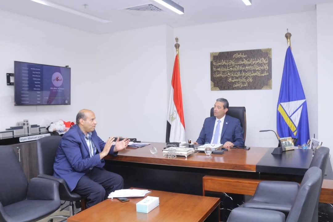 محافظ دمياط يلتقى مع مدير مديرية الطب البيطري الجديد
