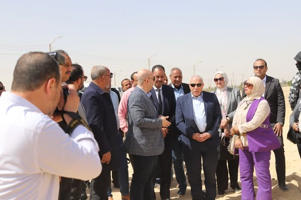 رئيس هيئة تنمية الصعيد ومحافظ بني سويف يتفقدا مشروع مُجمّع الصناعات الغذائية ببني سويف
