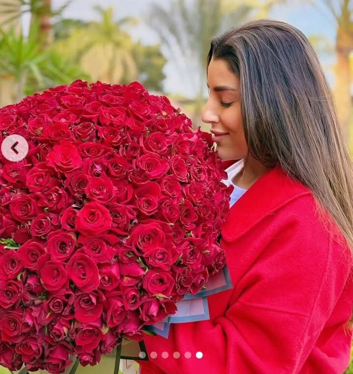 عيد الحب  ٠٠ آيتن عامر تحتفل بإطلالة جذابة