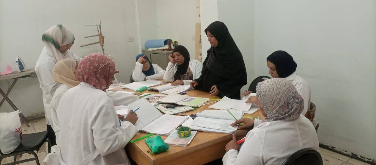 مديريه العمل باسيوط تنظم دورات في مجال الخياطه