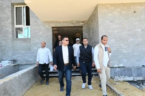 وزير الإسكان يتفقد مارينا 8 