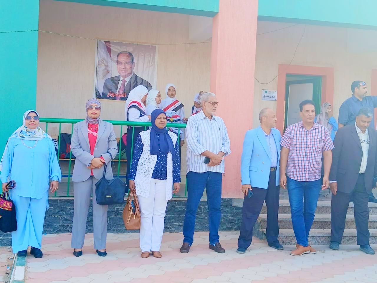 وكيل وزارة التربية والتعليم بالبحر الأحمر تتابع سير العملية التعليمية بمدرسة سعد أبو ريدة ضمن جولتها للجنوب الناهض