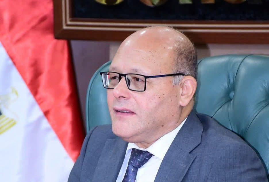 النعماني يقرر صرف 2000 جنيه مكافاة لمختلف قطاعات جامعة سوهاج