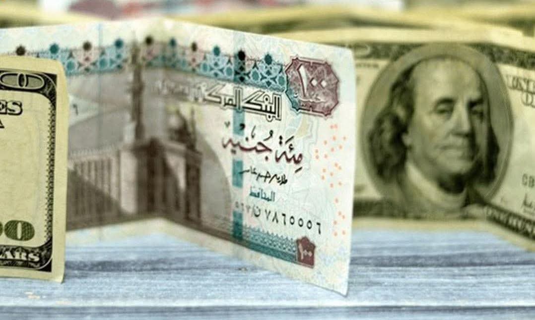 إنتيسا سان باولو تتوقع تراجع الجنيه المصرى مقابل الدولار