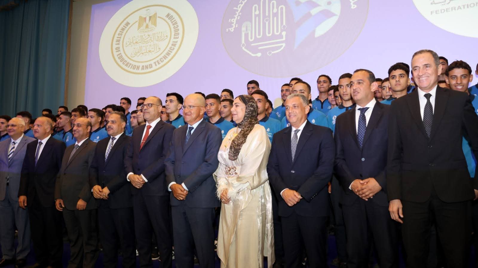 محافظ الإسماعيلية يشهد احتفالية تَخرُج الدفعة الرابعة من طلاب مدرسة السويدي للتكنولوجيا التطبيقية بديرب نجم