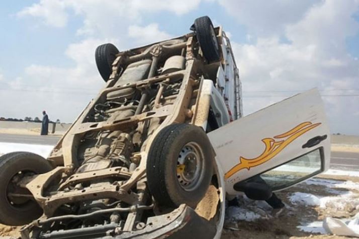 إصابة 10 أشخاص في انقلاب سيارة ربع نقل بحدائق أكتوبر