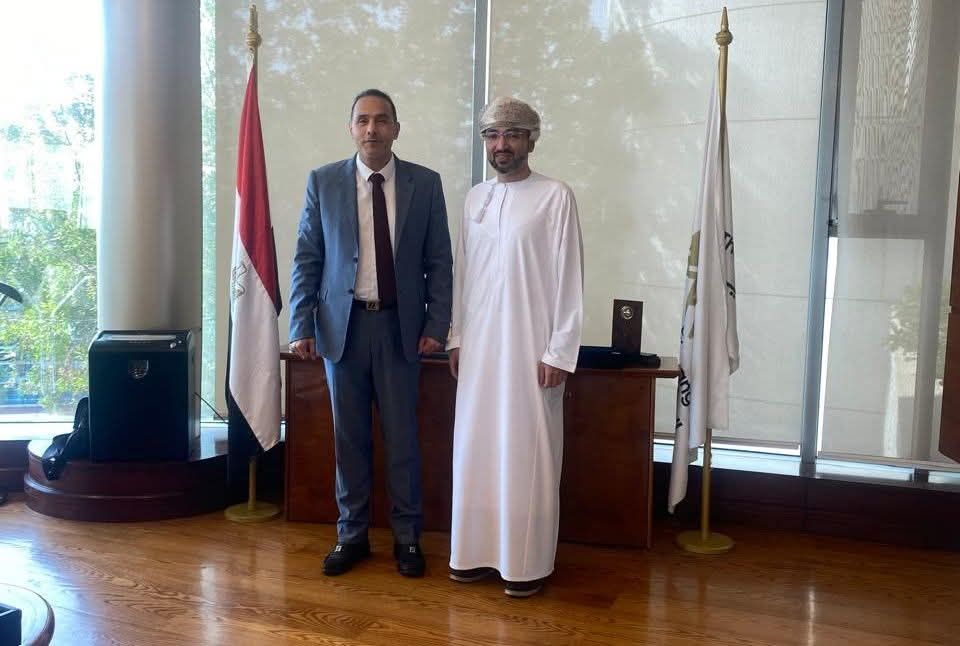 رئيس البورصة المصرية يستقبل رئيس بورصة مسقط ويبحث معه سبل التعاون المشترك بين البورصتين