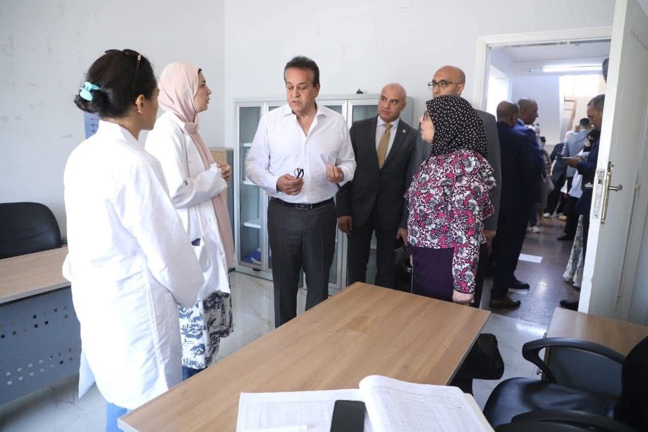 نائب رئيس الوزراء وزير الصحة يجري جولة مفاجئة بمراكز طبية بالشروق ويستجيب لشكاوى المواطنين