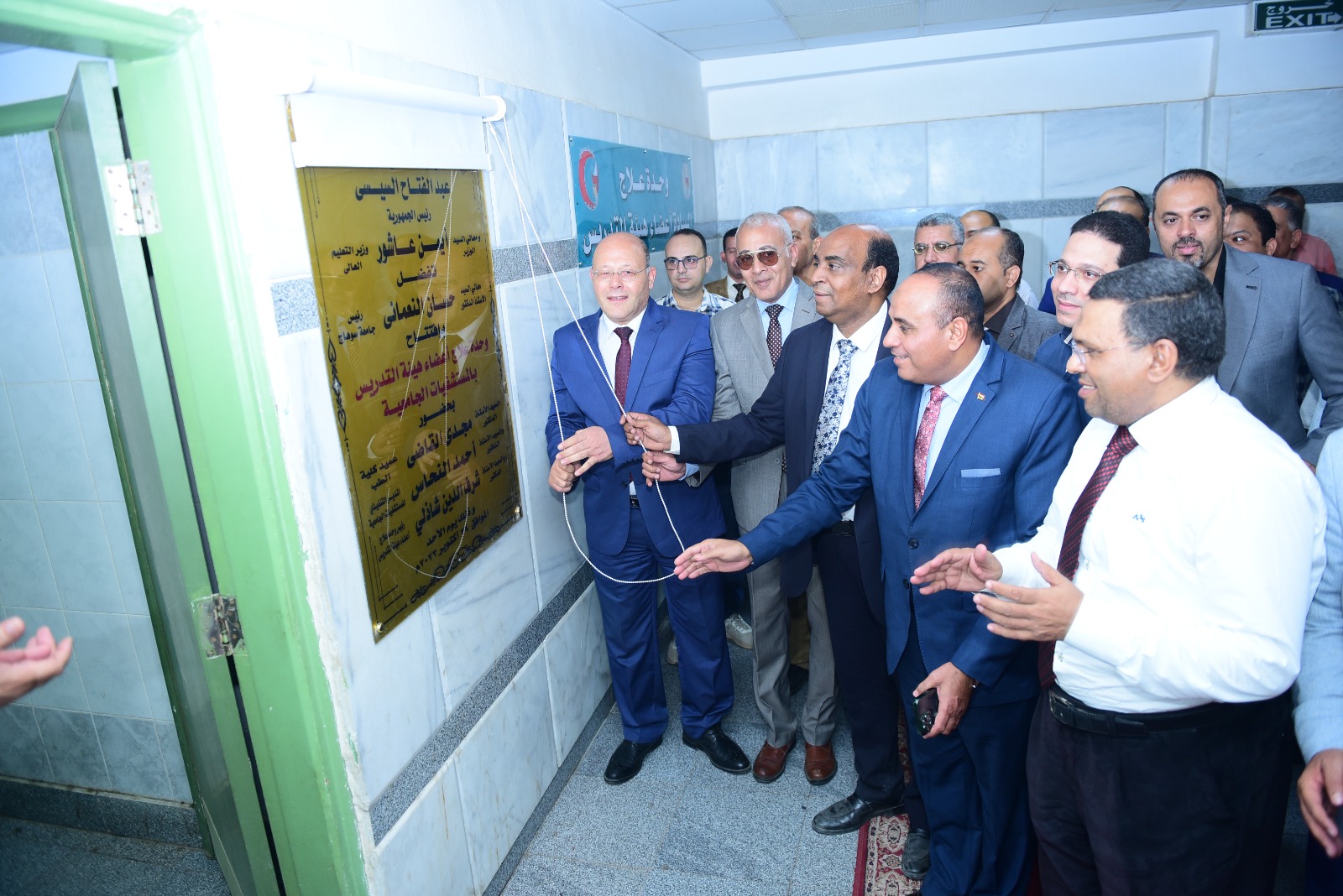 رئيس جامعة سوهاج يفتتح وحدة لعلاج أعضاء هيئة التدريس بالمستشفى الجامعي