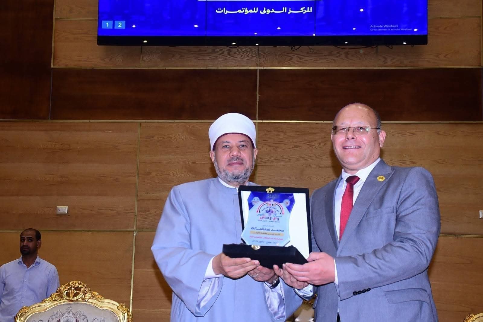 نائب رئيس جامعة الأزهر يشارك في الملتقى التثقيفي الأول لطلاب جامعة سوهاج تحت شعار 