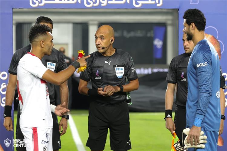 المقاولون العرب يطالب بمحاسبة محمد عادل بسبب تهديد سلامة اللاعبين