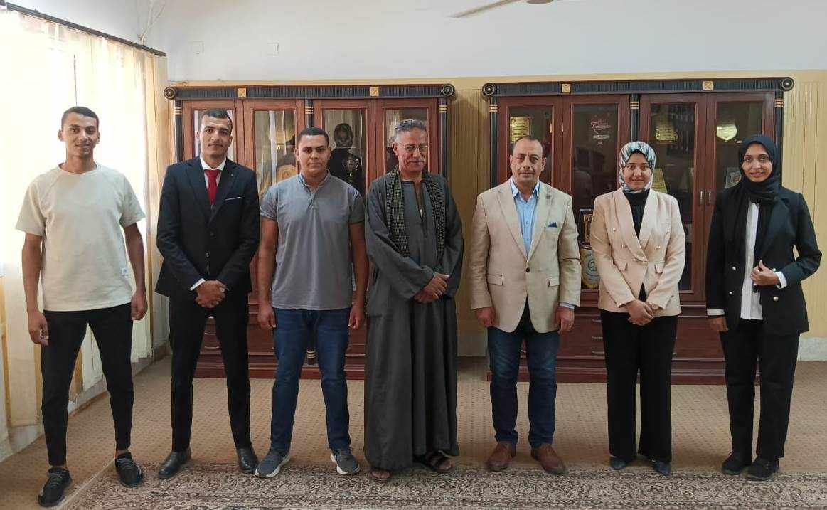 عميد 