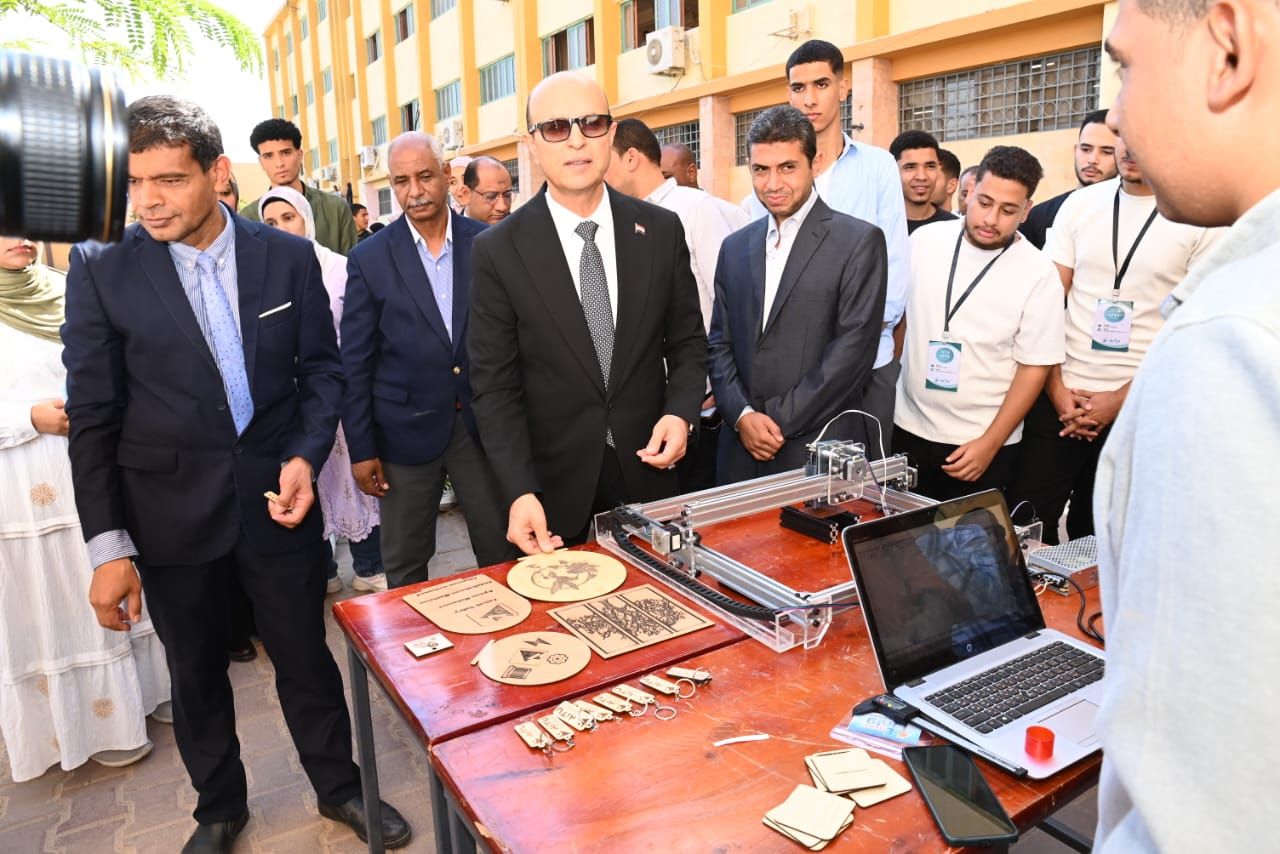 المنشاوي يتفقد سير الدراسة بجامعة أسيوط التكنولوجية الدولية ويشهد اليوم التعريفي للطلاب الجدد