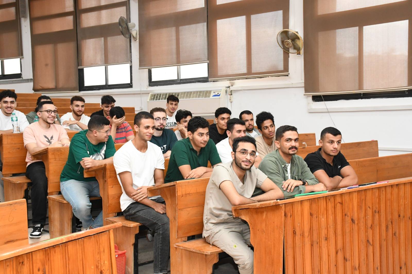 رئيس جامعة قناة السويس يتفقد كلية الطب في أول أيام العام الجامعي الجديد