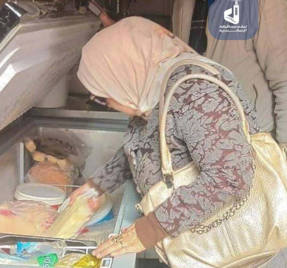 غلق وتشميع ومحاضر متنوعة .. محافظ الأسكندرية يشن حملات مكثفة لضبط الأسواق 