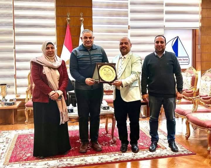 جامعه كفر الشيخ تشهد حفل تخريج دفعه جديده لطلبه كليه العلاج الطبيعى 