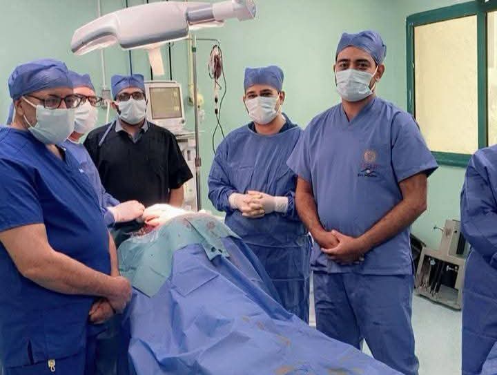 نجاح جراحة دقيقة لطفلة مصابة بكسر انفجاري بالعمود الفقري بمستشفى سوهاج العام
