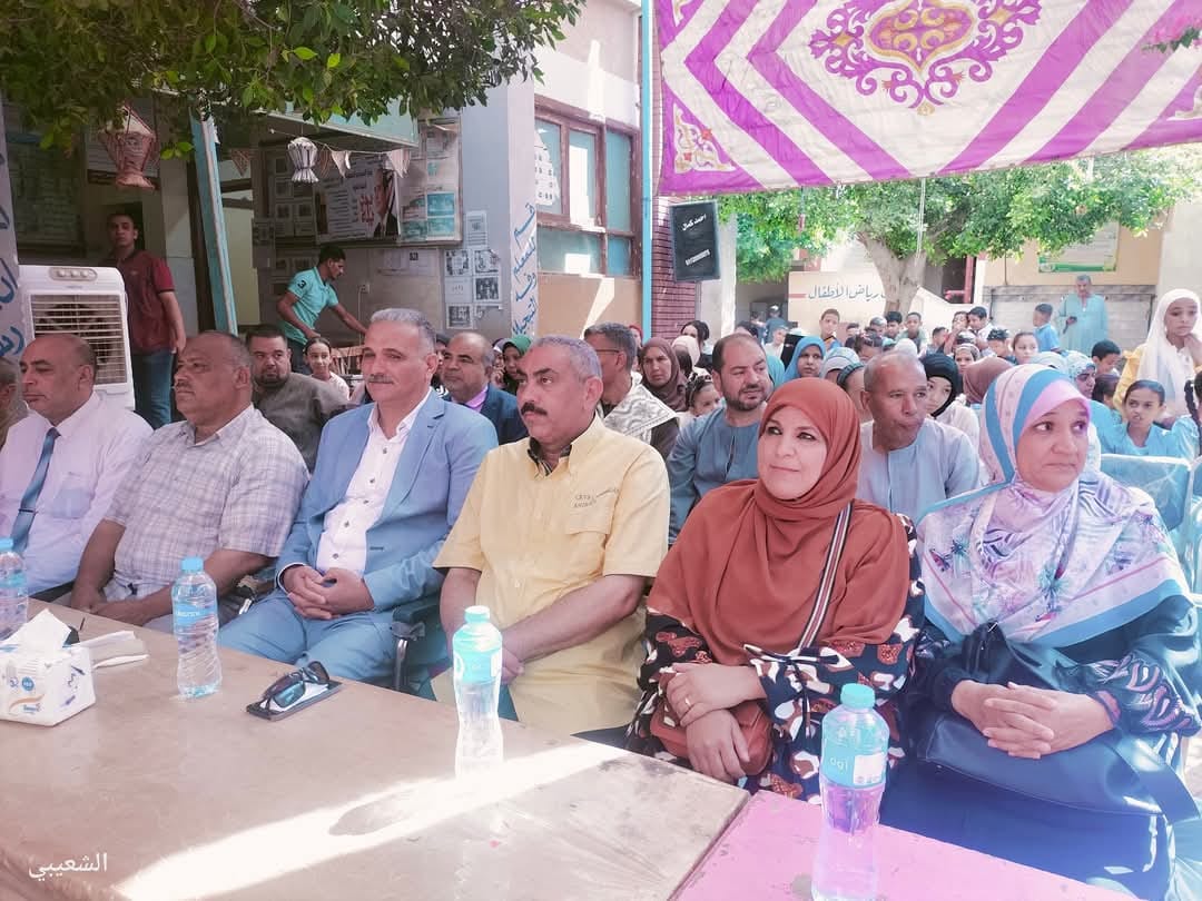 مدرسة الزوك الشرقية تحتفل بتخريج دفعة جديدة