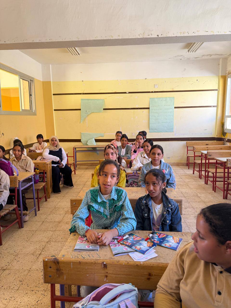 مستقبل وطن يحتفل مع طلاب سانت كاترين بأول أيام الدراسة ويوزع الأدوات المدرسية والحلوى