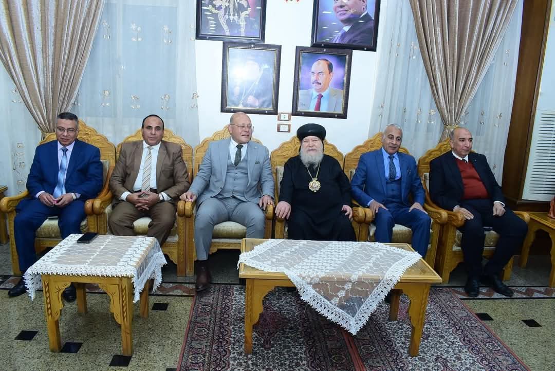 رئيس جامعة سوهاج يزور عدداً من الكنائس لتقديم التهنئة بعيد الميلاد المجيد