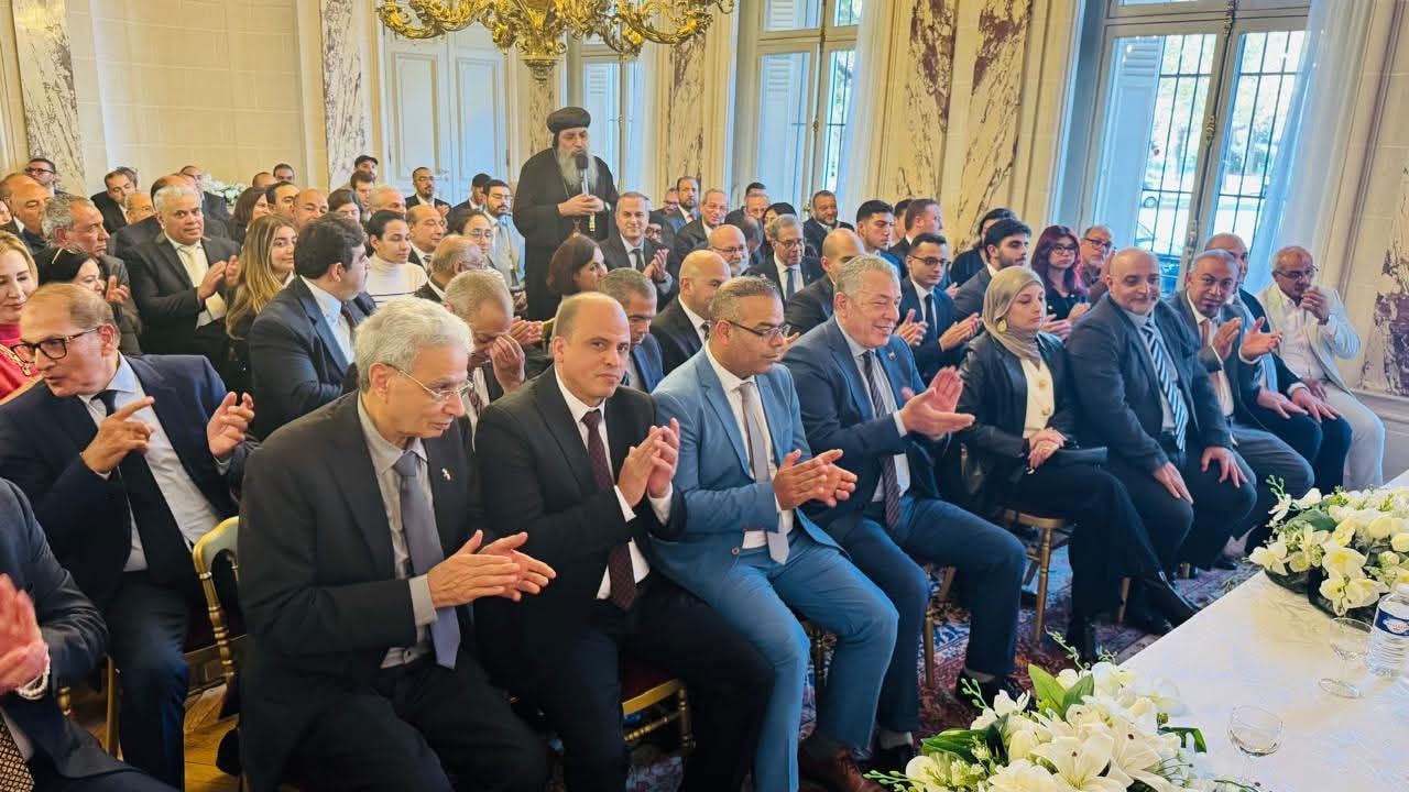 وزير الخارجية والهجرة يلتقى بأعضاء الجالية المصرية فى باريس