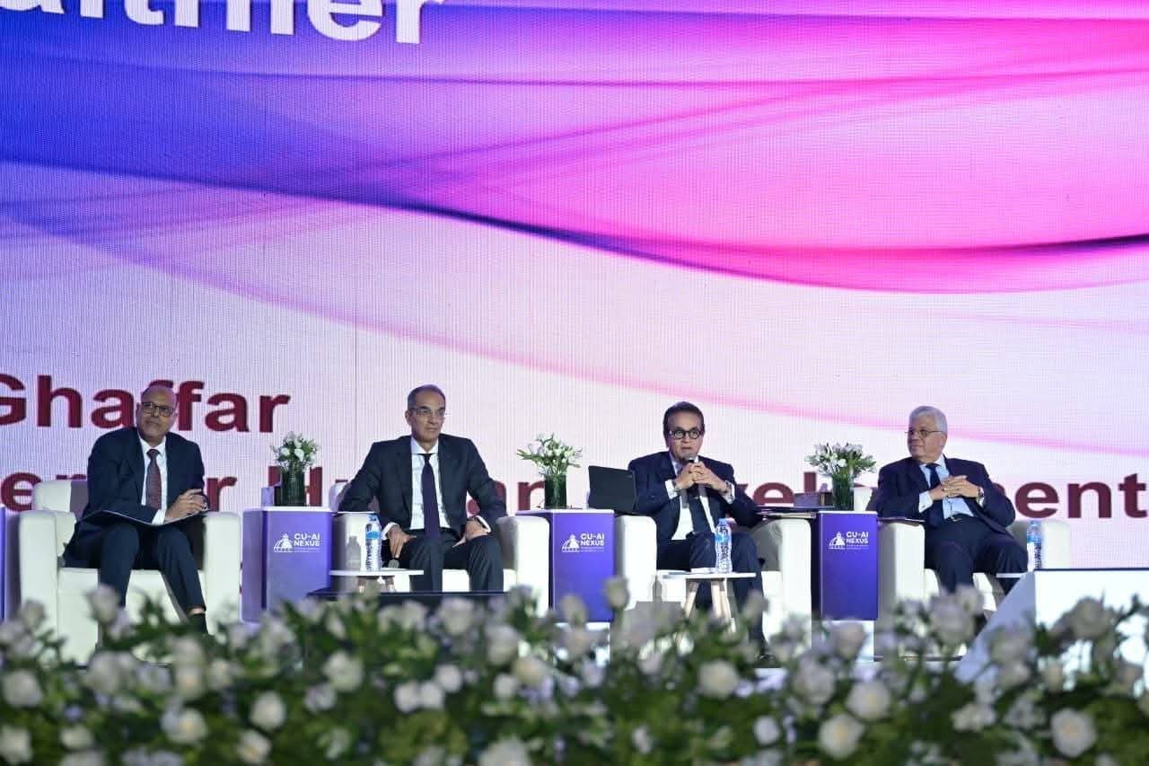 مؤتمر جامعة القاهرة : رسم ملامح مستقبل الذكاء الاصطناعي كقاطرة للتنمية والتحول الرقمي وسبل توظيفه لرفع كفاءة الأداء المؤسسي والخطط الوطنية لدمجه في كافة قطاعات الدولة
