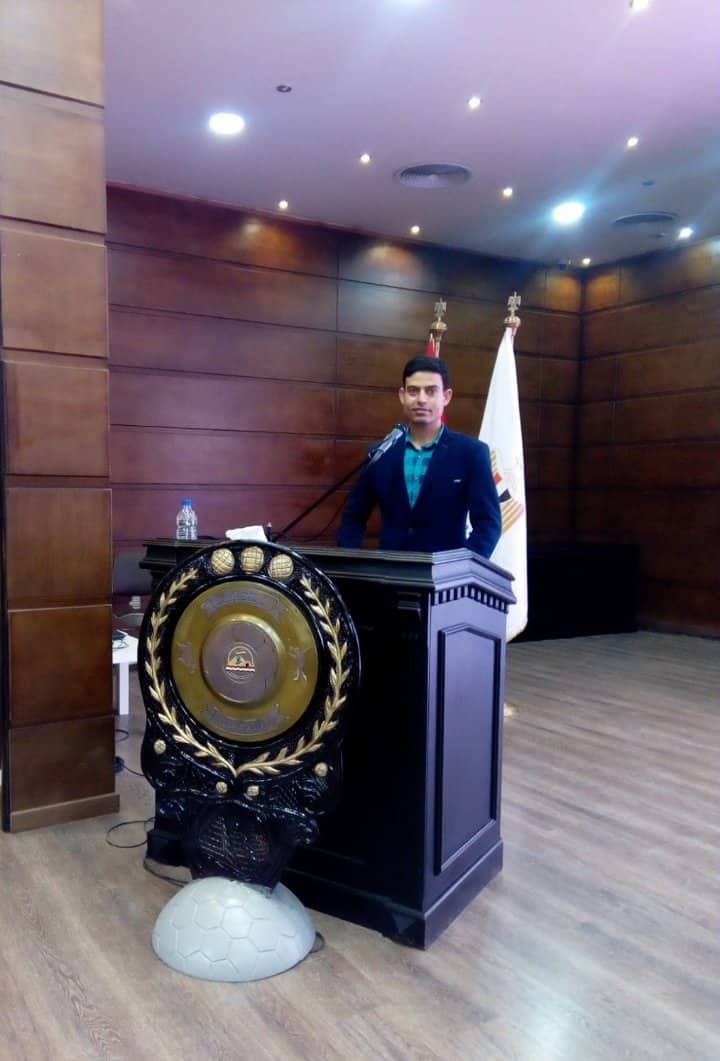 الرجل غير المناسب في المكان غير المناسب بقلم:-  محمود حربي