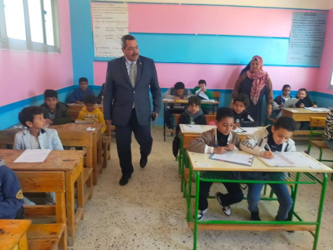 رئيس مدينة نويبع يتابع لجان امتحانات الترم الاول للعام الدراسي 2025/2024 وا للإطمئنان على سير الإمتحانات