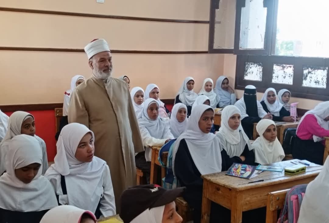 رئيس منطقة سوهاج الأزهرية يتفقد سير العملية التعليمية بعدد من معاهد سوهاج 