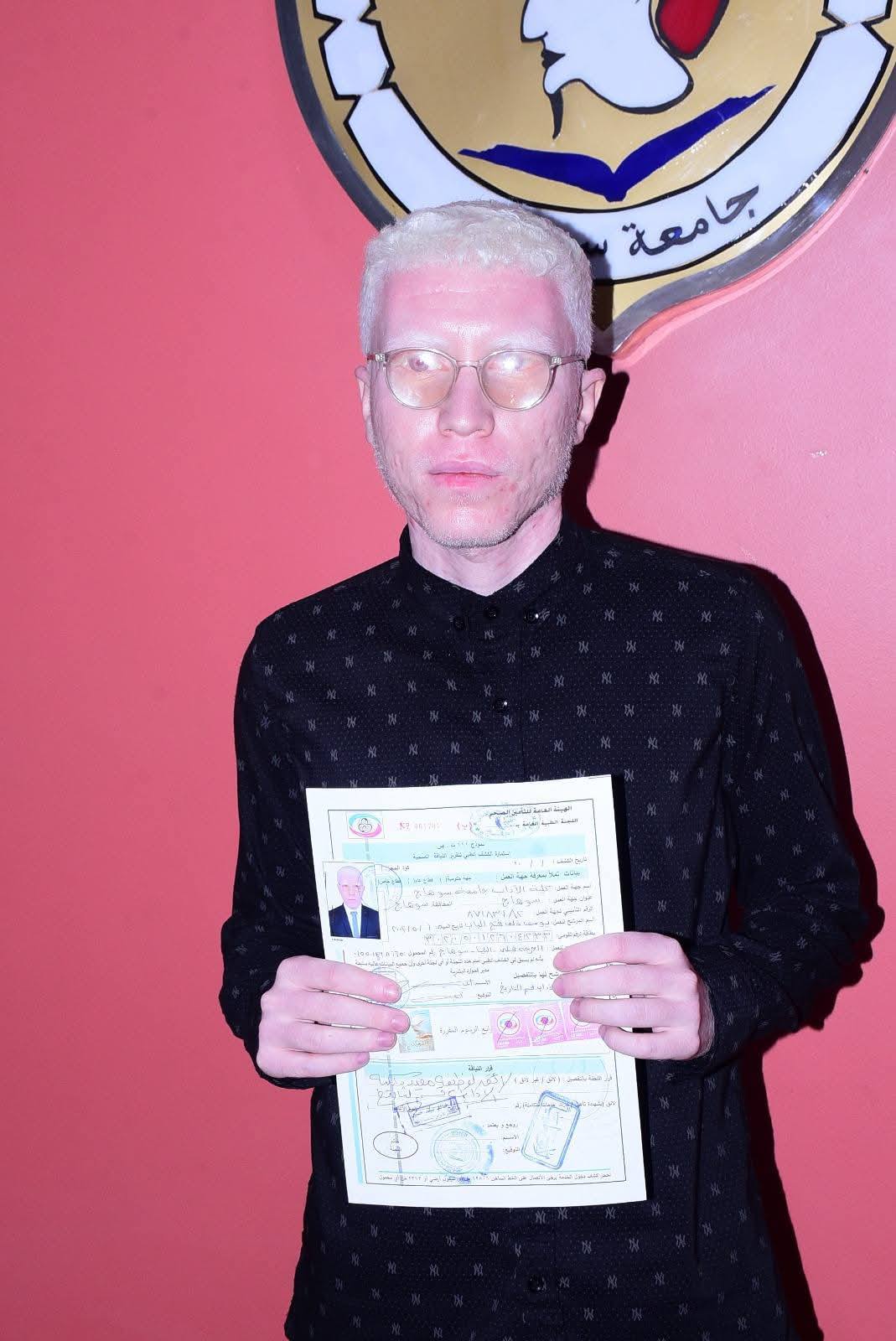 الطالب يوسف يتسلم عمله كمعيد بجامعة سوهاج والنعماني يوجه الشكر لوزيري الصحة و التعليم العالي