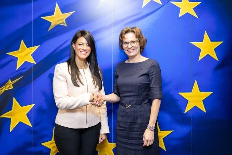 «المشاط» تبحث مع المفوض الأوروبي للبيئة والمياه والاقتصاد الدائري جهود تنفيذ آلية تعديل حدود الكربون CBAM وتطورات برنامج «نُوفّي»